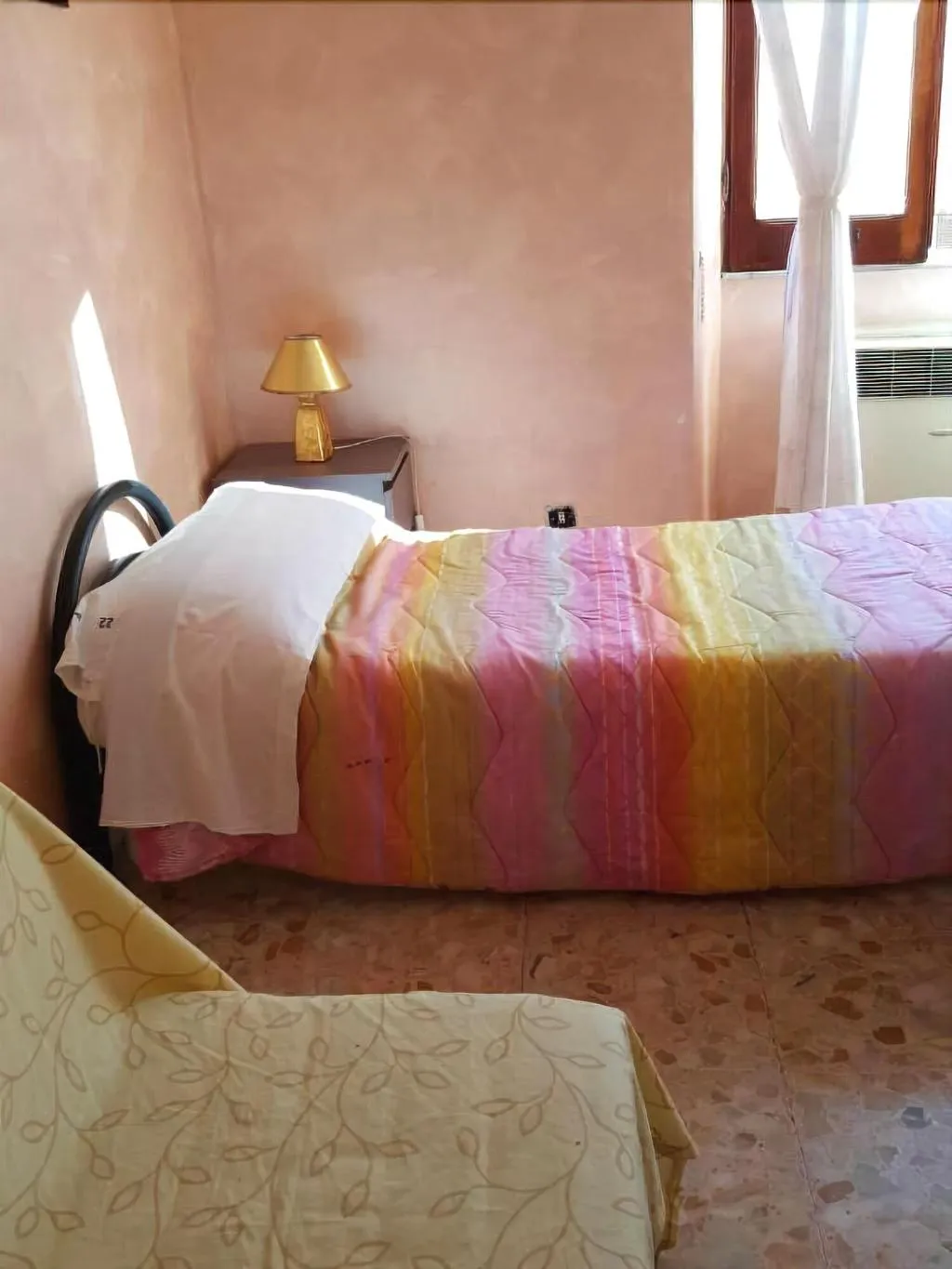 Room, Ave Popolo, Naples