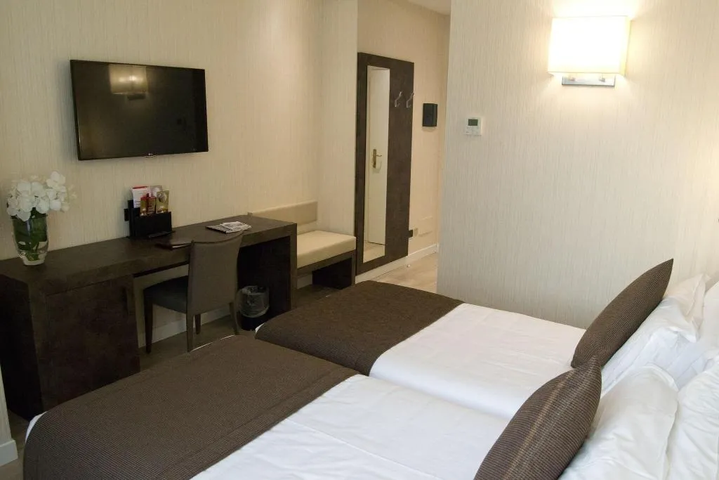 TWIN DELUXE Room, Windsor, Milan