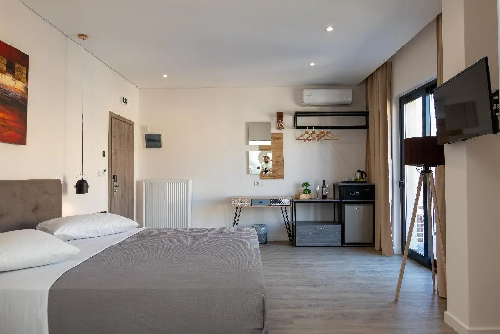 SUITE KING BED WITH JACUZZI Room, Dunlin Hotel, Athens