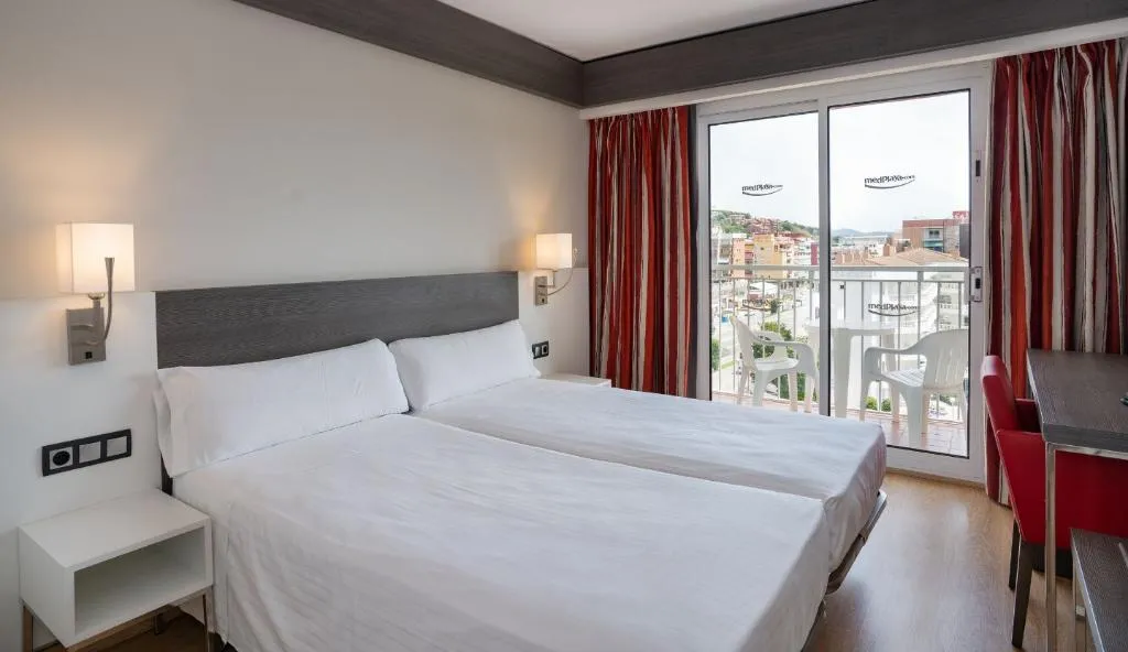 FAMILY ROOM STANDARD Room, Medplaya Santa Monica, Costa Brava