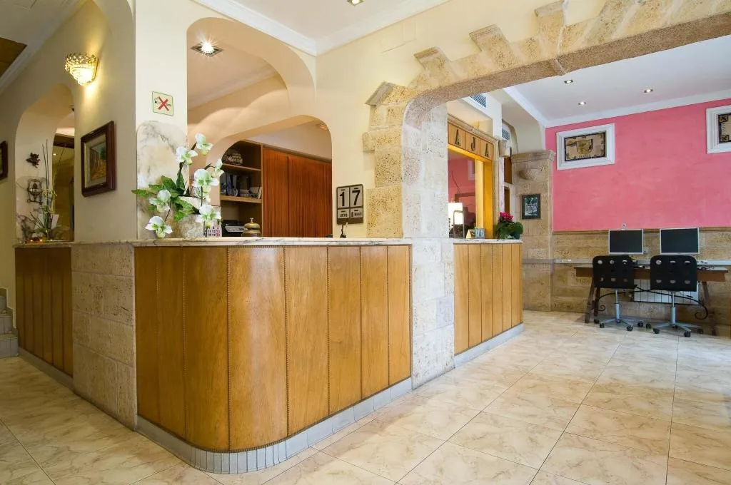 Lobby, Balear, Majorca