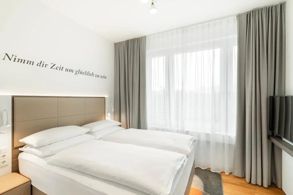 SUITE ONE BEDROOM ONE BATHROOM Room, High Park am Potsdamer Platz, Berlin