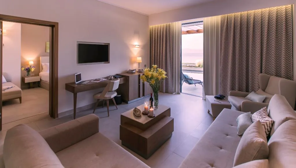 SUITE WITH PRIVATE POOL Room, Miraggio Thermal Spa Resort, Halkidiki