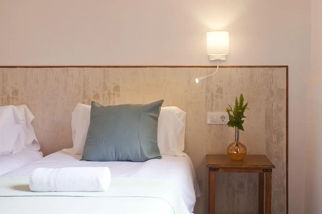Room, Casal de Petra - Rooms & Pool, Majorca