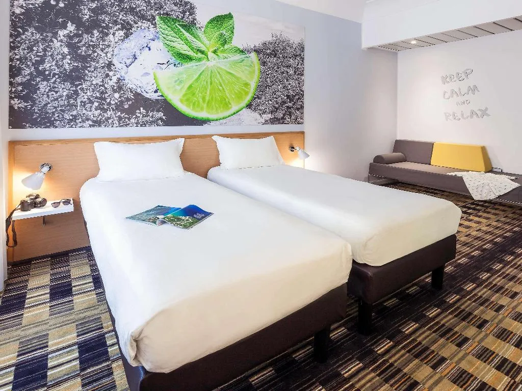 TRIPLE STANDARD Room, Ibis Styles Napoli Garibaldi, Naples