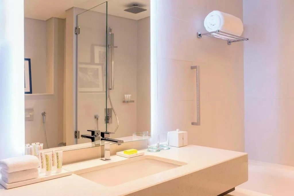 DOUBLE DELUXE KING BED Room, Le Royal Meridien Beach Resort and Spa, Dubai