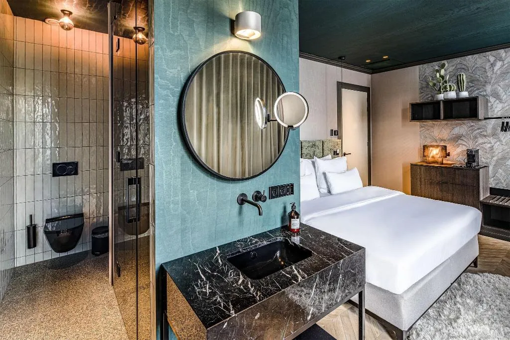 SUITE DELUXE KING BED Room, The Highlander, Amsterdam