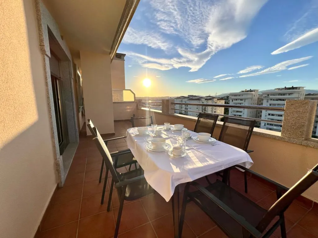 APARTMENT TWO BEDROOMS WITH TERRACE Room, Mediterraneo Real, Costa Del Sol
