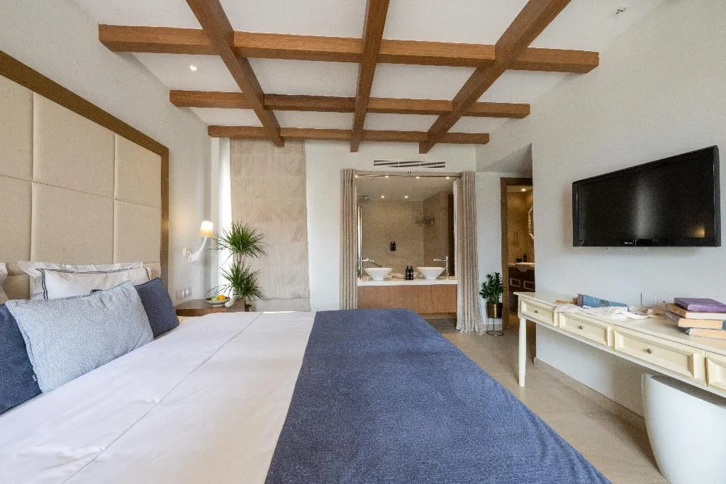 Room, King Jason, Cyprus