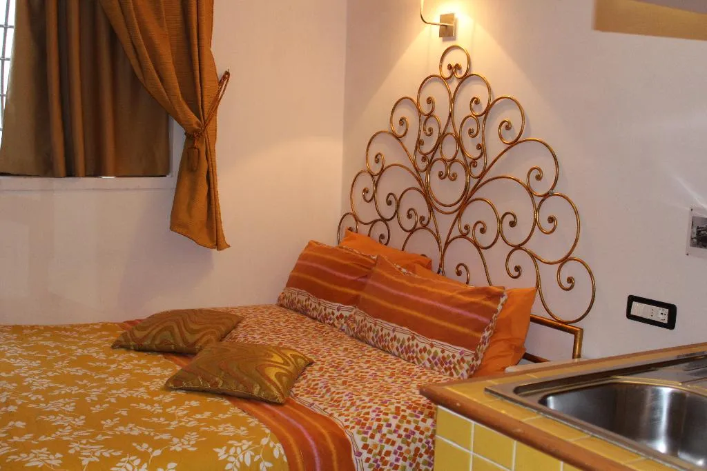 STUDIO CAPACITY 1 Room, Max Apartments, Florence