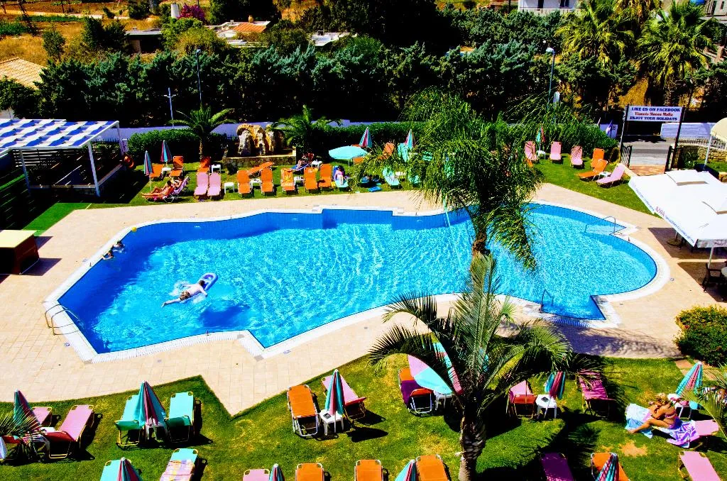 Pool, Yiannis Manos, Crete