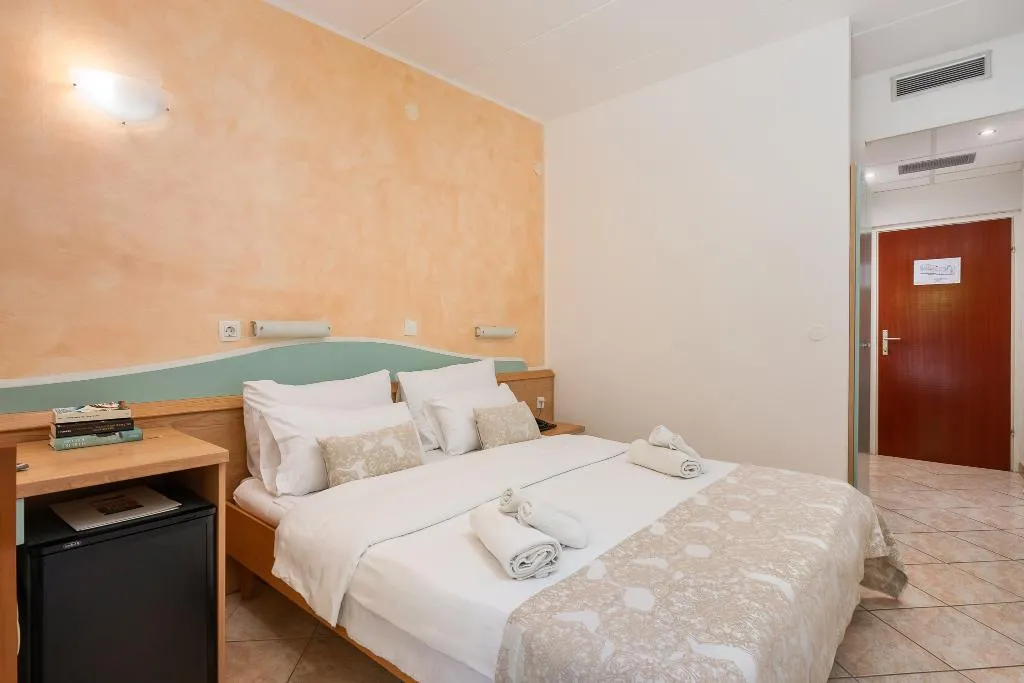 DOUBLE ECONOMY Room, MASLINICA Mimosa Lido Palace Hotel, Istria