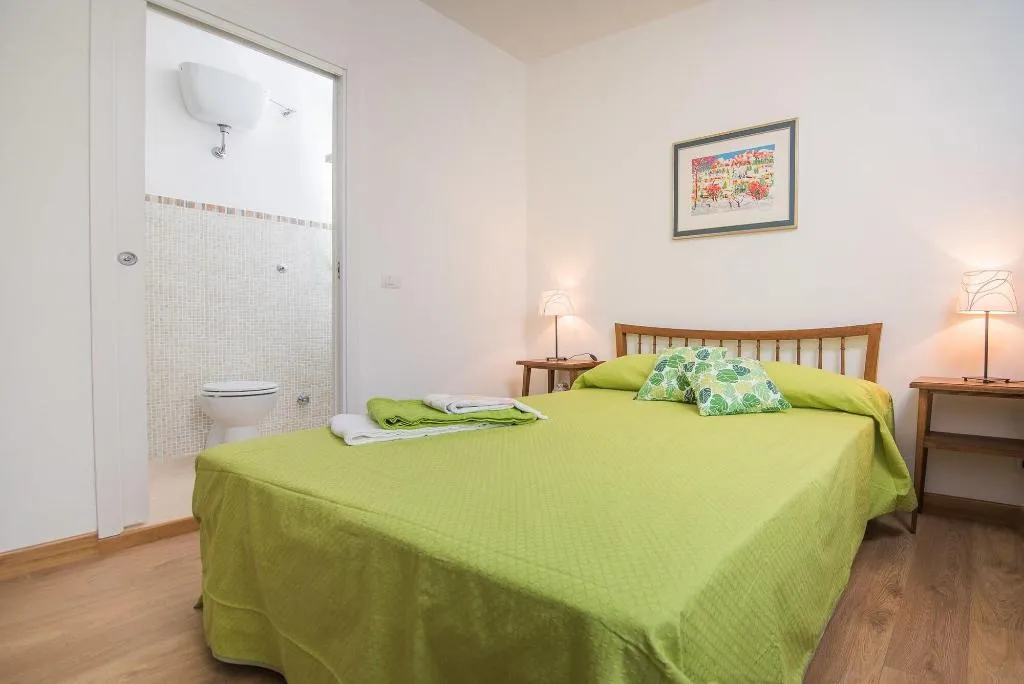 Room, Villa Degli Oleandri, Rome