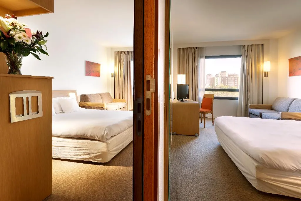 DOUBLE CONNECTING ROOM Room, Exe Madrid Norte, Madrid