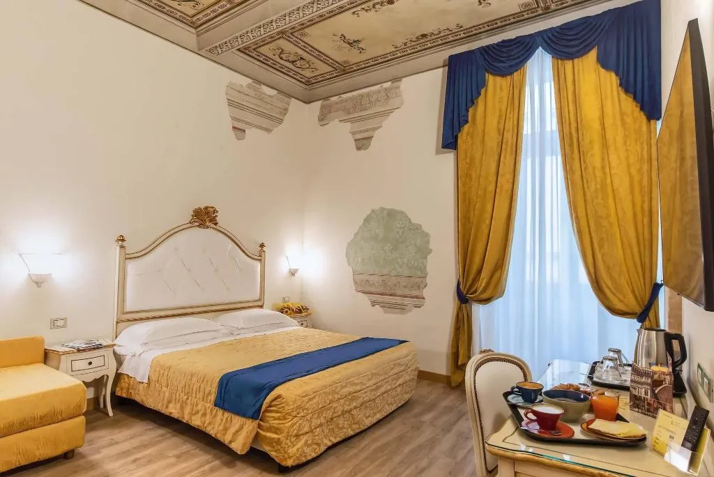 TRIPLE TWO BEDS Room, Porta Faenza, Florence
