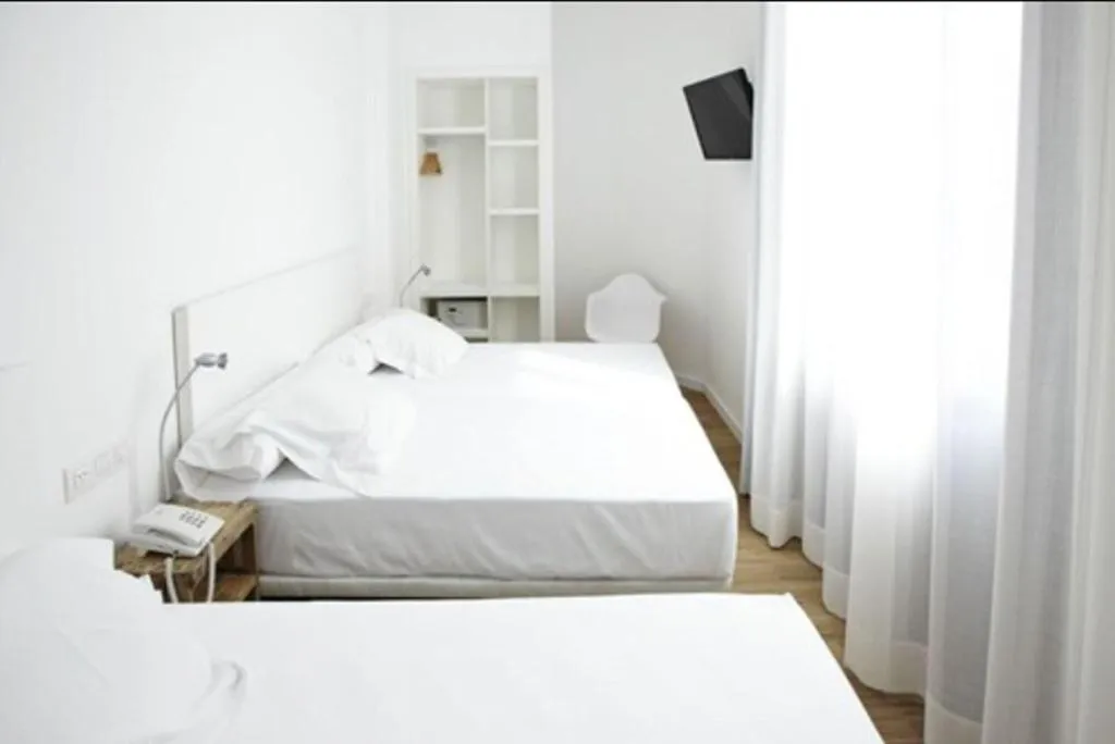 Room, Som Nit Born, Barcelona