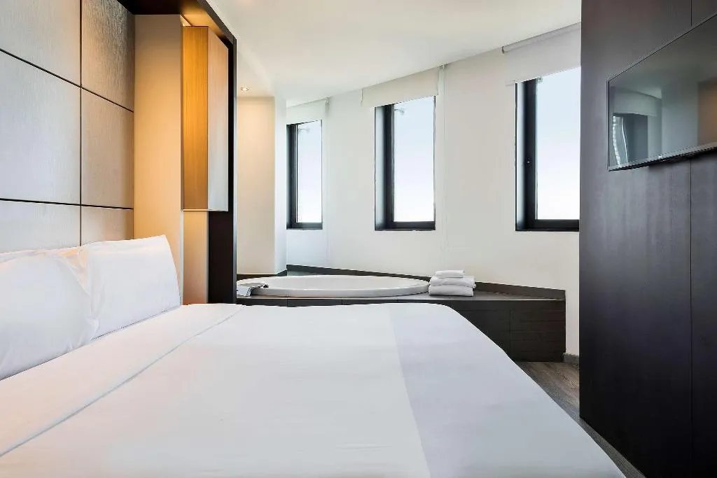 JUNIOR SUITE STANDARD Room, Hotel Barcelona Condal Mar Affiliated by Meliá, Barcelona