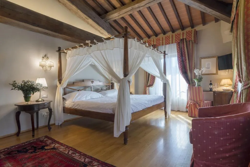 DOUBLE DELUXE ONE BED Room, Villa Casagrande, Florence