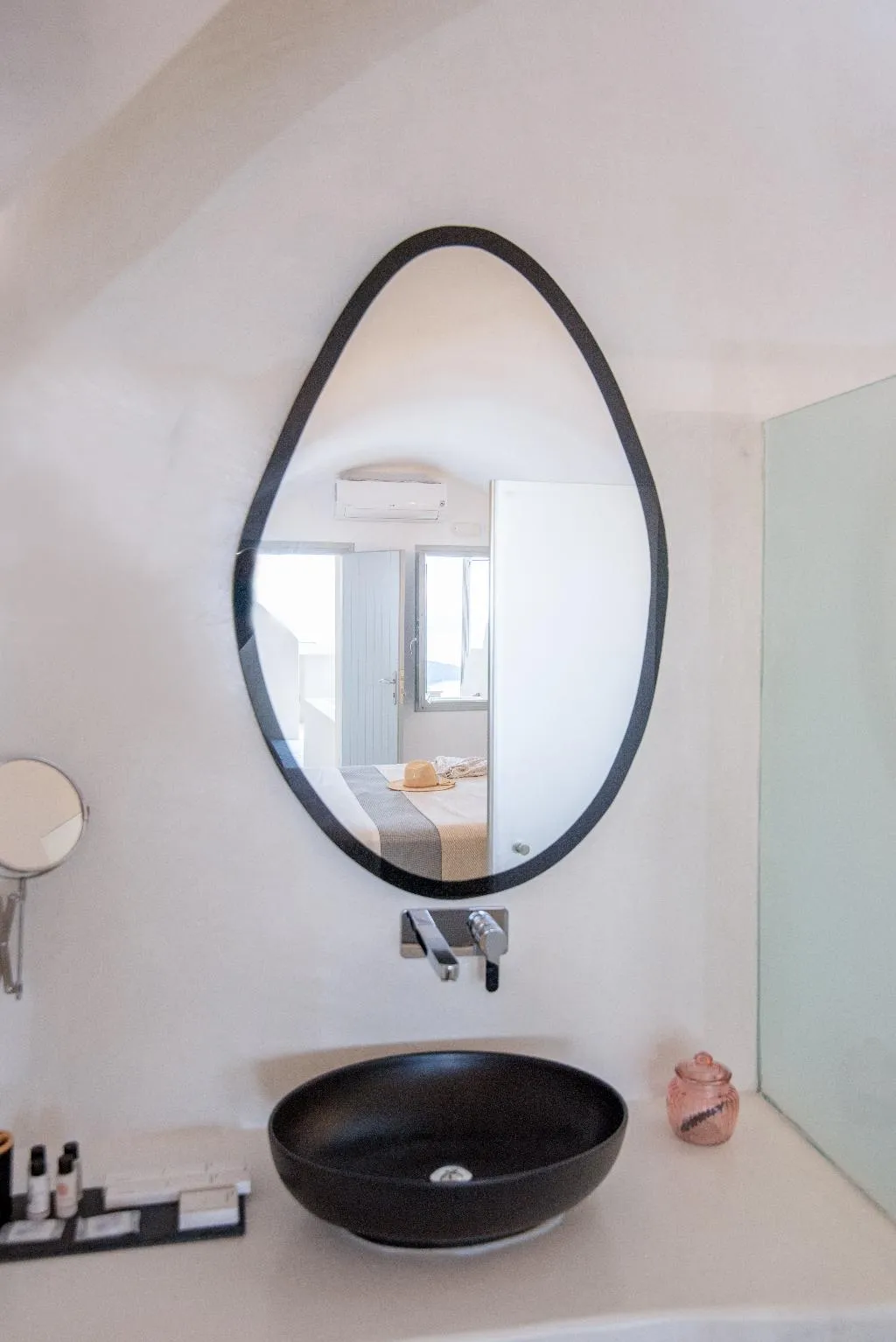 SUITE WITH JACUZZI Room, Caldera Cliff Illusion Suites, Santorini