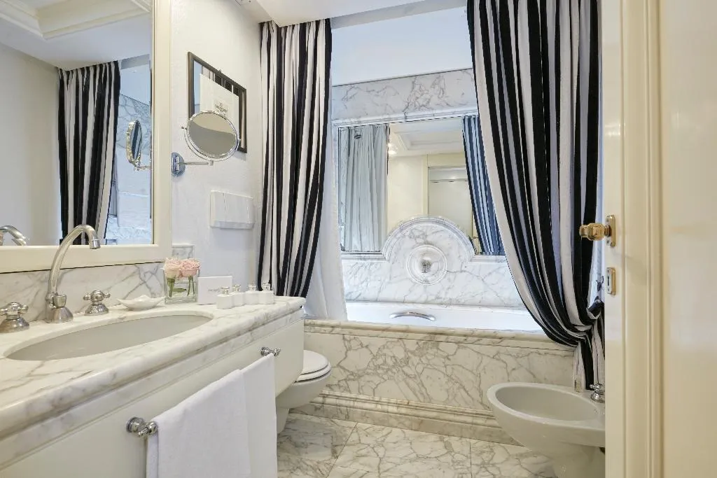 SUITE STANDARD Room, Hotel Lord Byron Small Luxury Hotels of the World, Rome