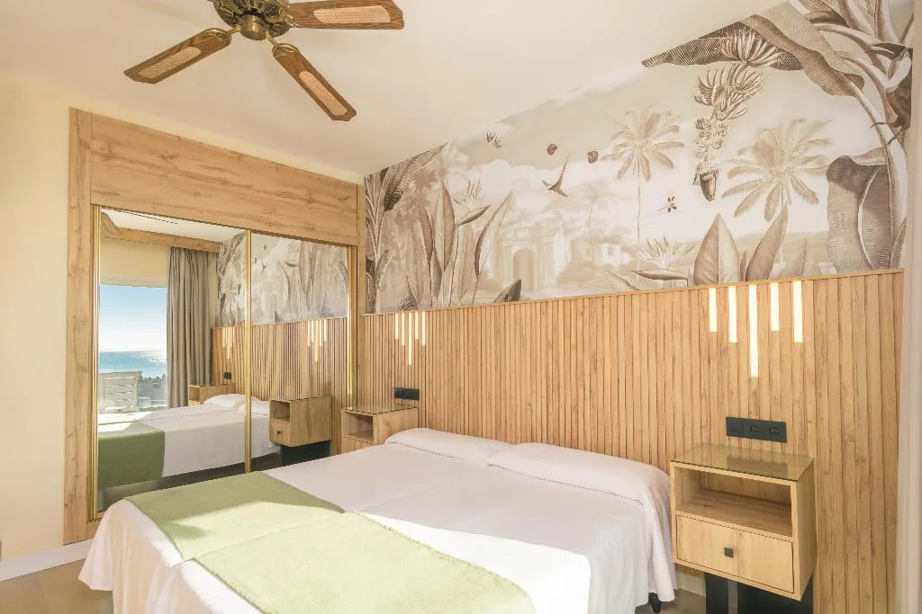 TRIPLE STANDARD Room, Hotel Parasol by Dorobe, Costa Del Sol