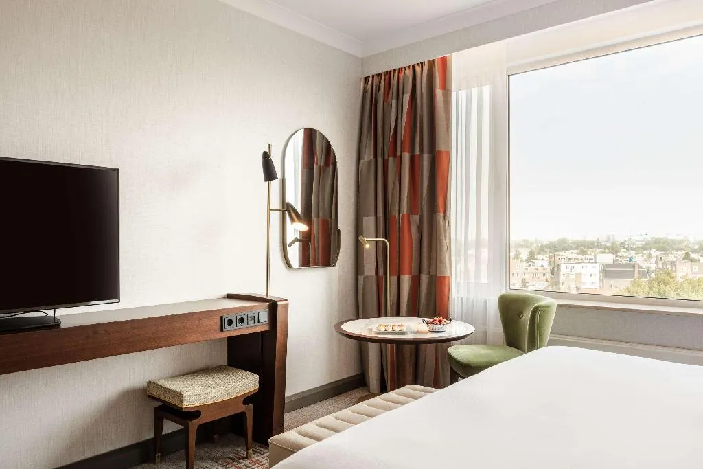 DOUBLE SUPERIOR KING BED Room, Hilton Amsterdam, Amsterdam