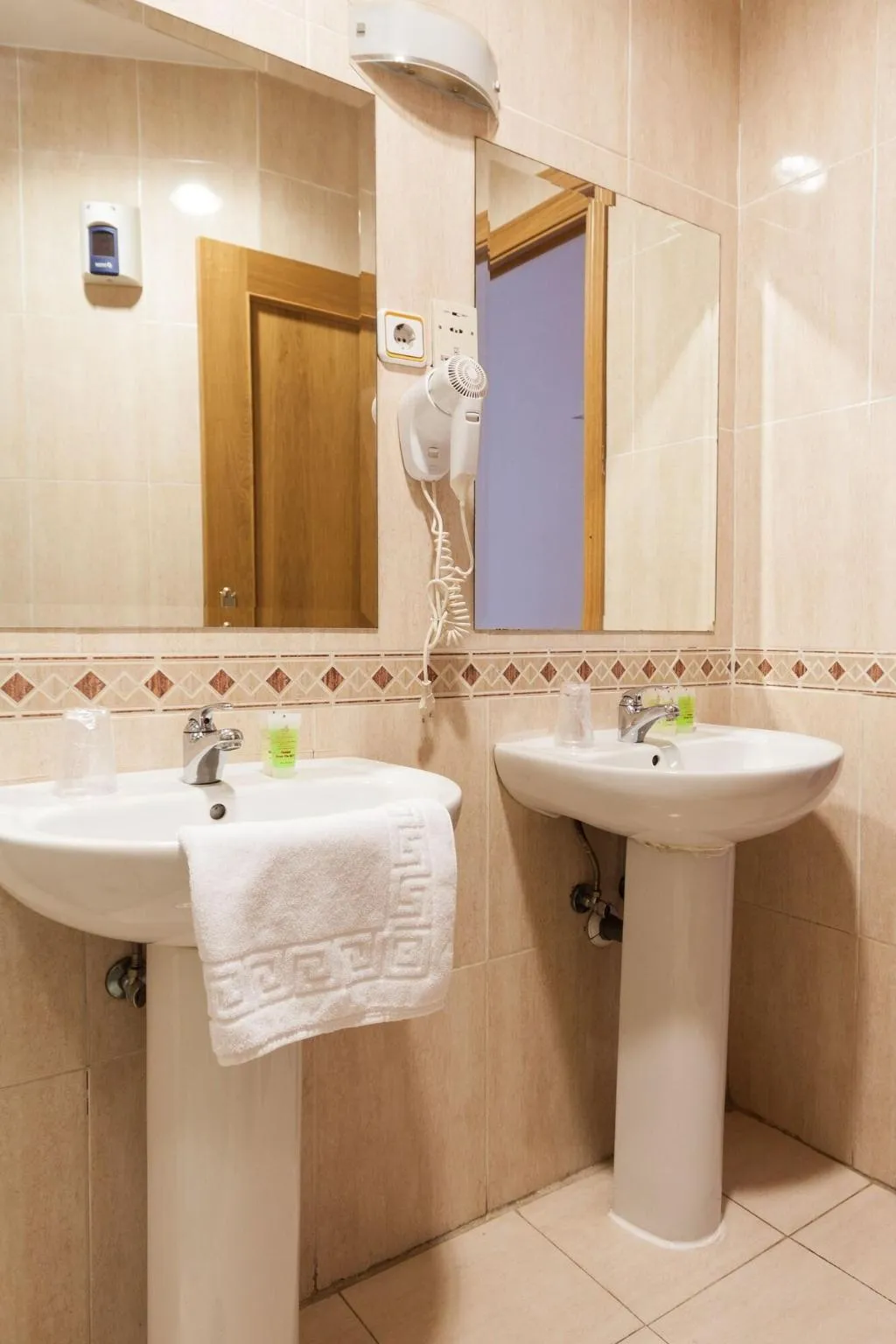 Room, Josefina Hostal, Madrid