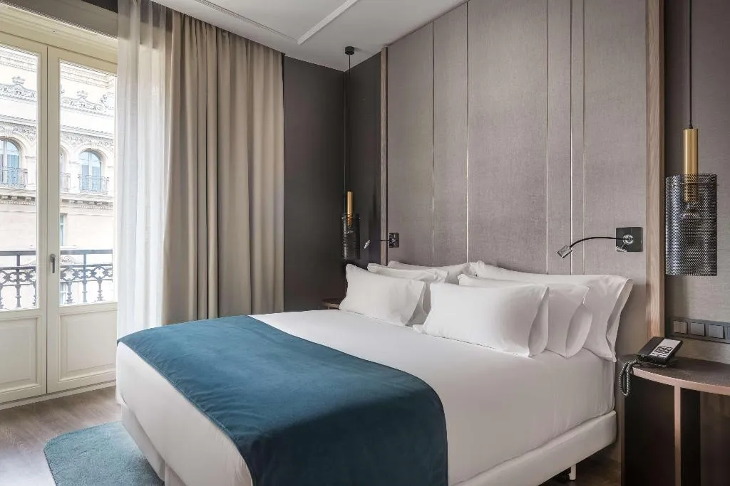 DOUBLE SUPERIOR WITH VIEWS Room, NH Collection Madrid Gran Vía, Madrid
