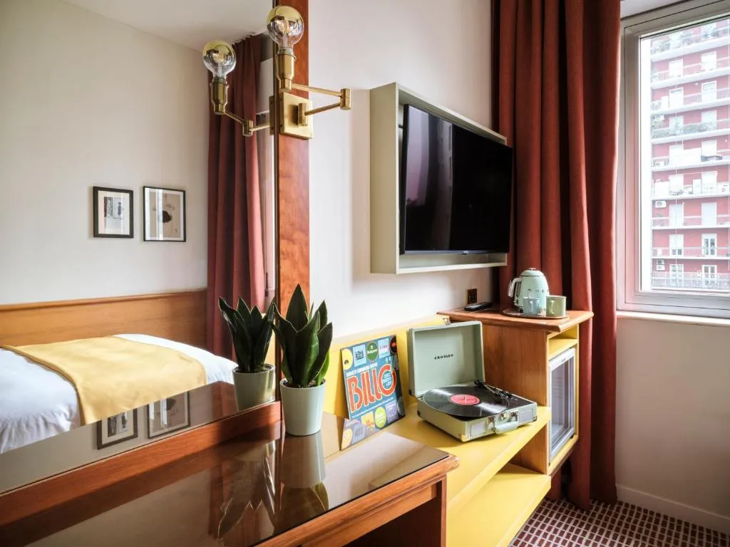SINGLE STANDARD Room, Max Brown Missori part of Sircle Collection, Milan