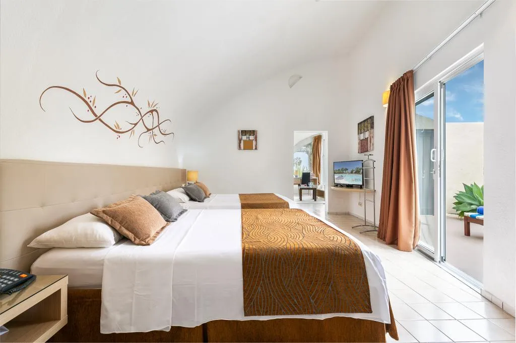 SUITE CAPACITY 5 Room, Hotel LIVVO Risco del Gato Suites, Fuerteventura