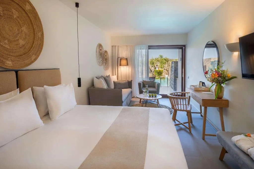 JUNIOR SUITE WITH PRIVATE POOL Room, Blue Sea Beach Affiliated by Melia, Crete