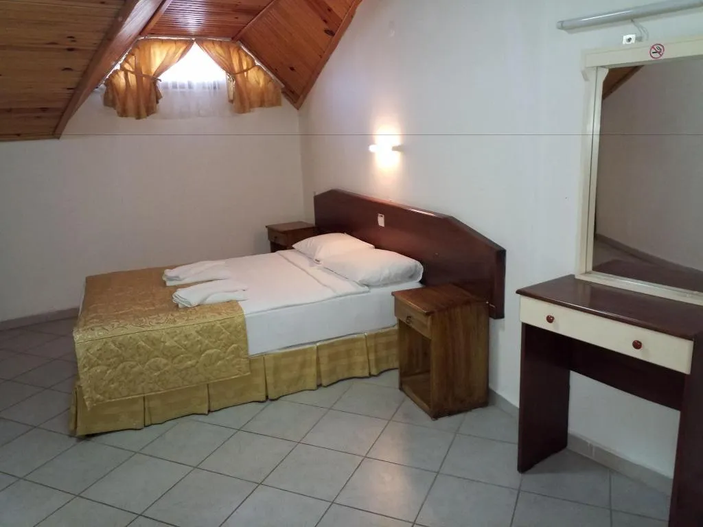 Room, Kamelya, Dalaman