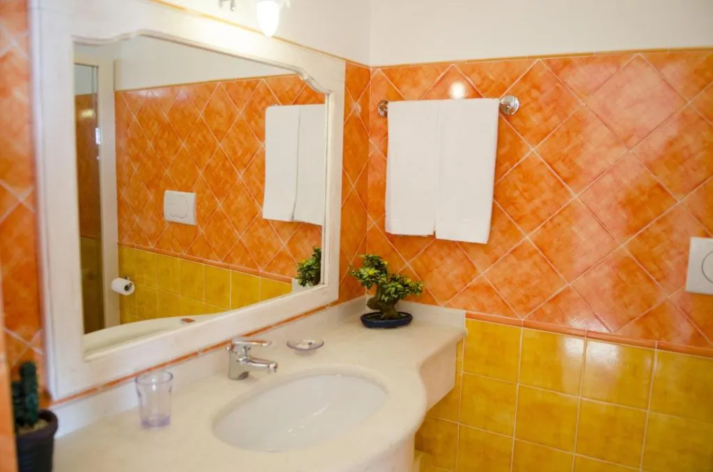 Room, Il Pertuso, Naples