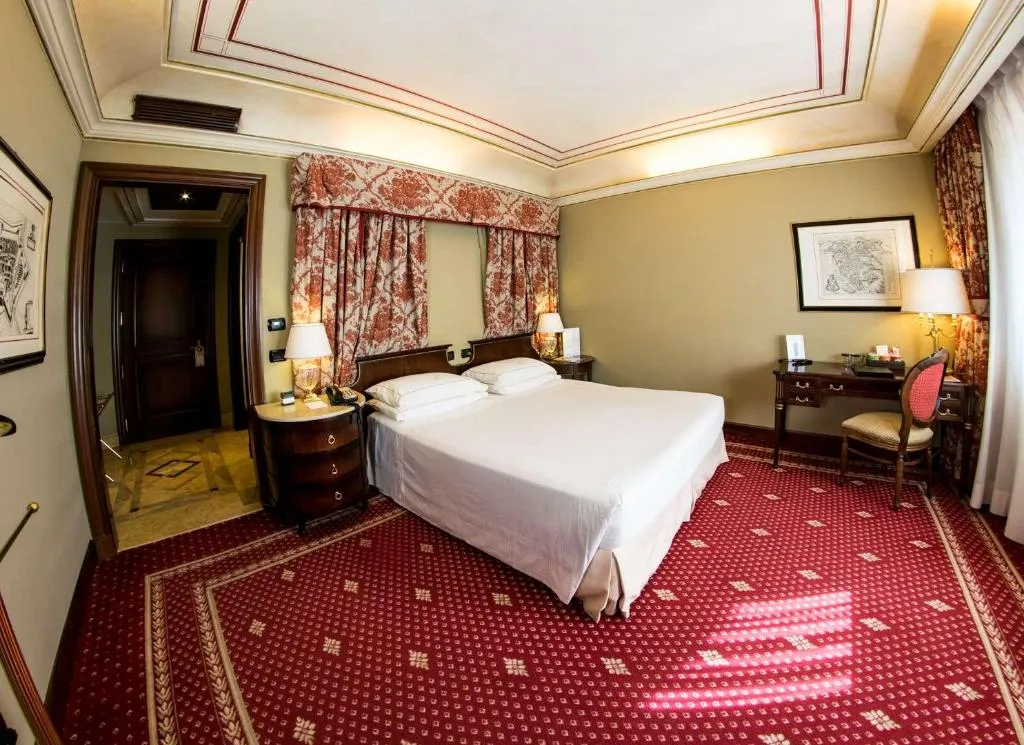 Room, River Chateau, Rome
