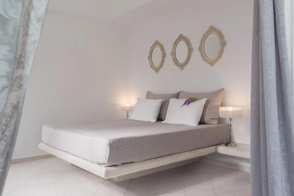 JUNIOR SUITE QUEEN SIZE BED Room, Hermes, Santorini