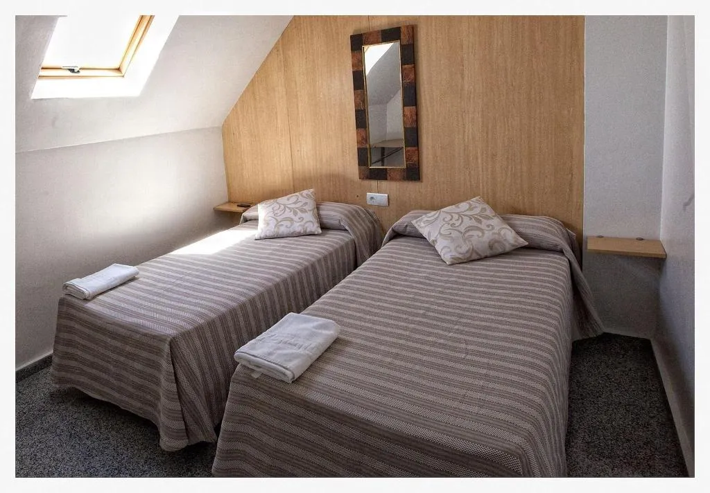 Room, Mitre Paterna Low Cost Rooms, Valencia