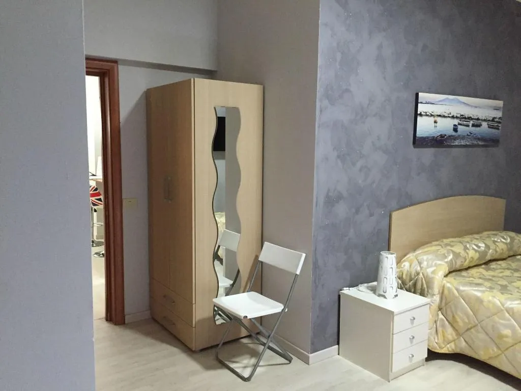 Room, B&B Sirentum, Naples