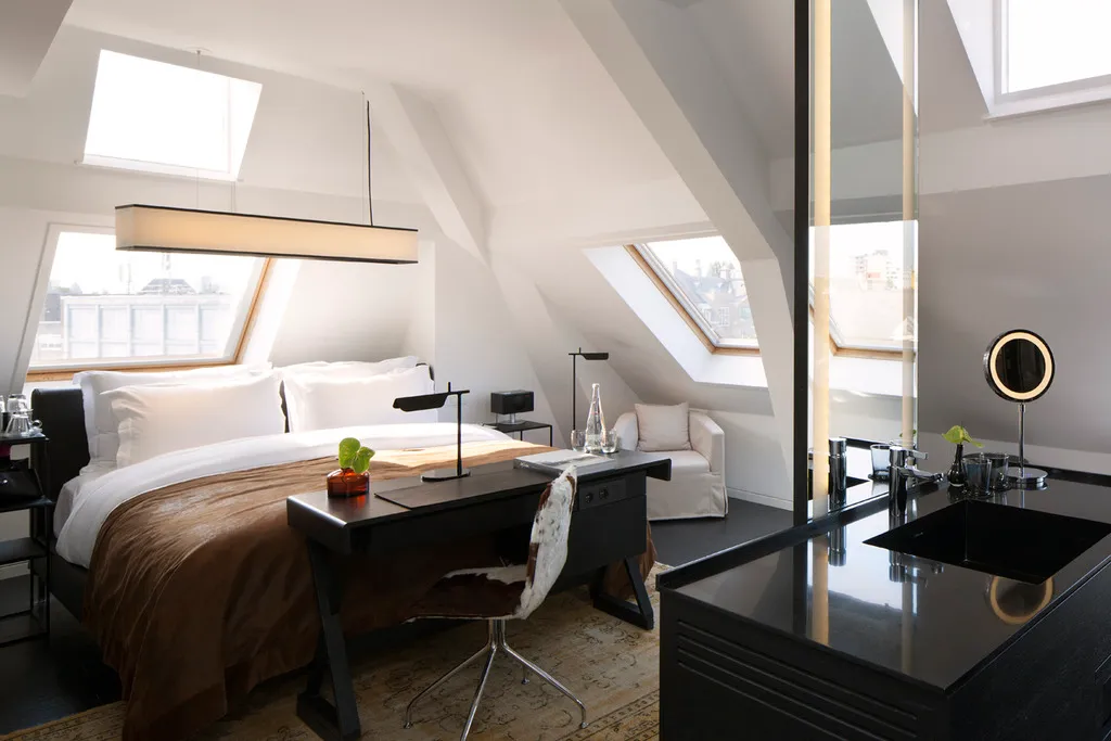 DOUBLE DELUXE Room, SIR Albert Hotel, part of Sircle Collection, Amsterdam