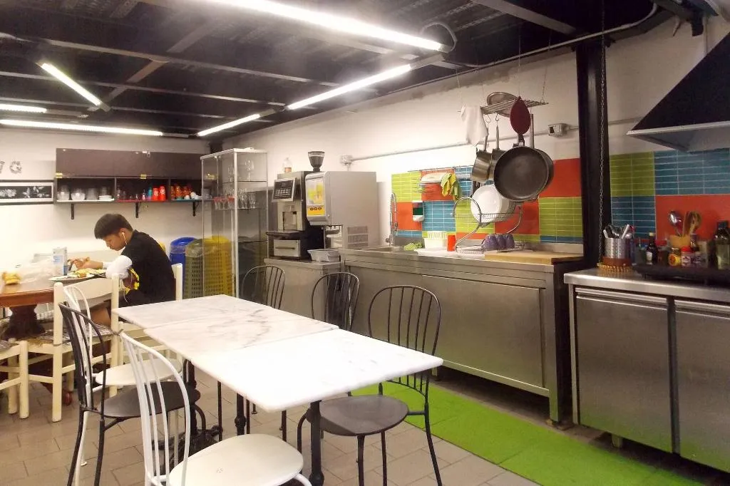 Restaurant, Hostel Colours, Milan