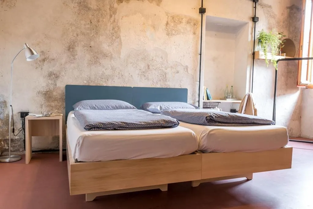 Room, Un Posto A Milano, Milan