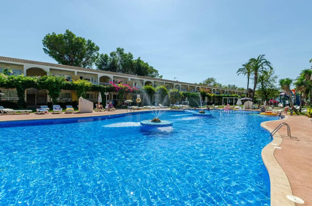 Pool, Mariner Club Apartments, Majorca