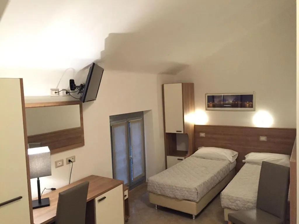 Room, Hotel Montecarlo, Milan