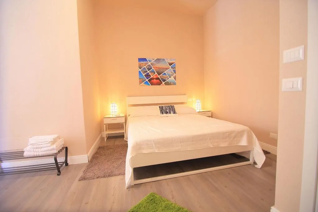 Room, Gioeni Ventidue, Catania