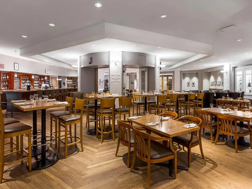 Bar, Fairmont Le Chateau Montebello, Montreal, Quebec