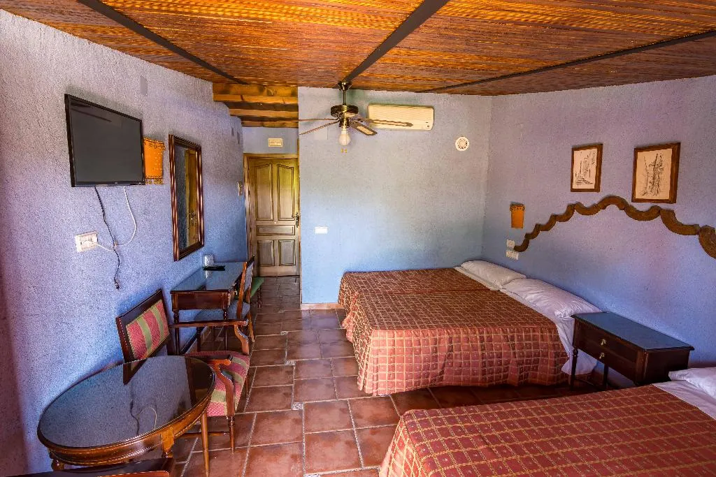 QUADRUPLE POOL VIEW Room, Hotel Rural El Cortijo, Costa Del Sol