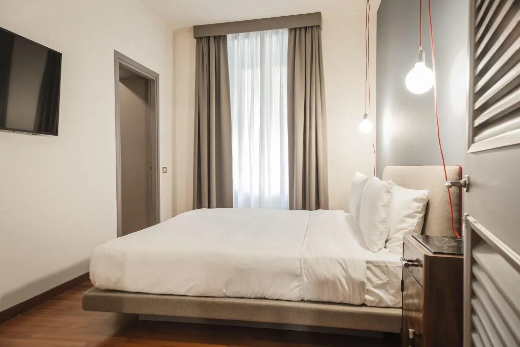SUITE CLASSIC KING BED Room, Montenapoleone Suites, Milan