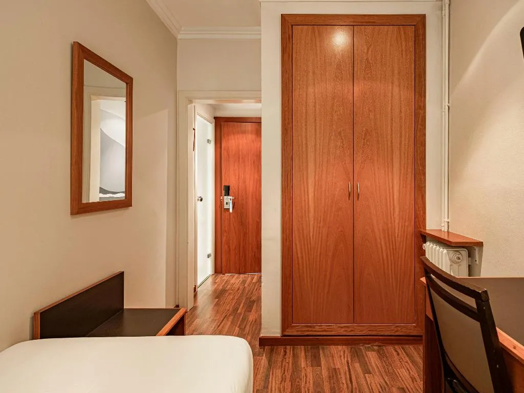 Room, ibis Styles Figueres Ronda, Costa Brava