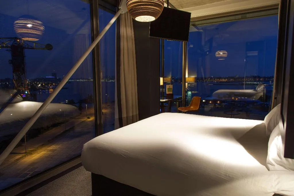 DOUBLE SUPERIOR QUEEN BED Room, DoubleTree by Hilton NDSM Wharf, Amsterdam
