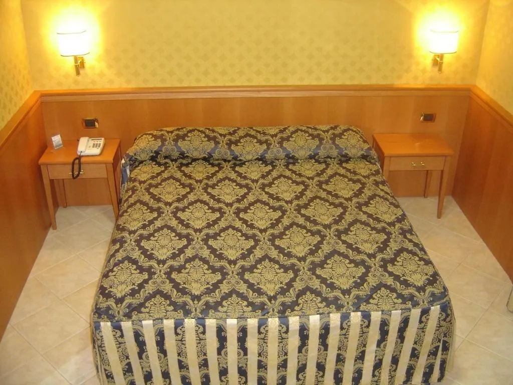 DOUBLE STANDARD Room, Mariano, Rome
