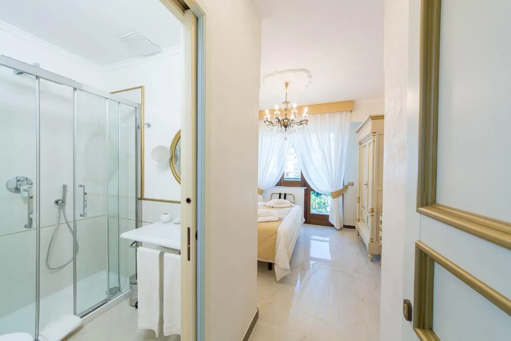 DOUBLE SUPERIOR SEA VIEW Room, B&B Palazzo Montesanto, Naples